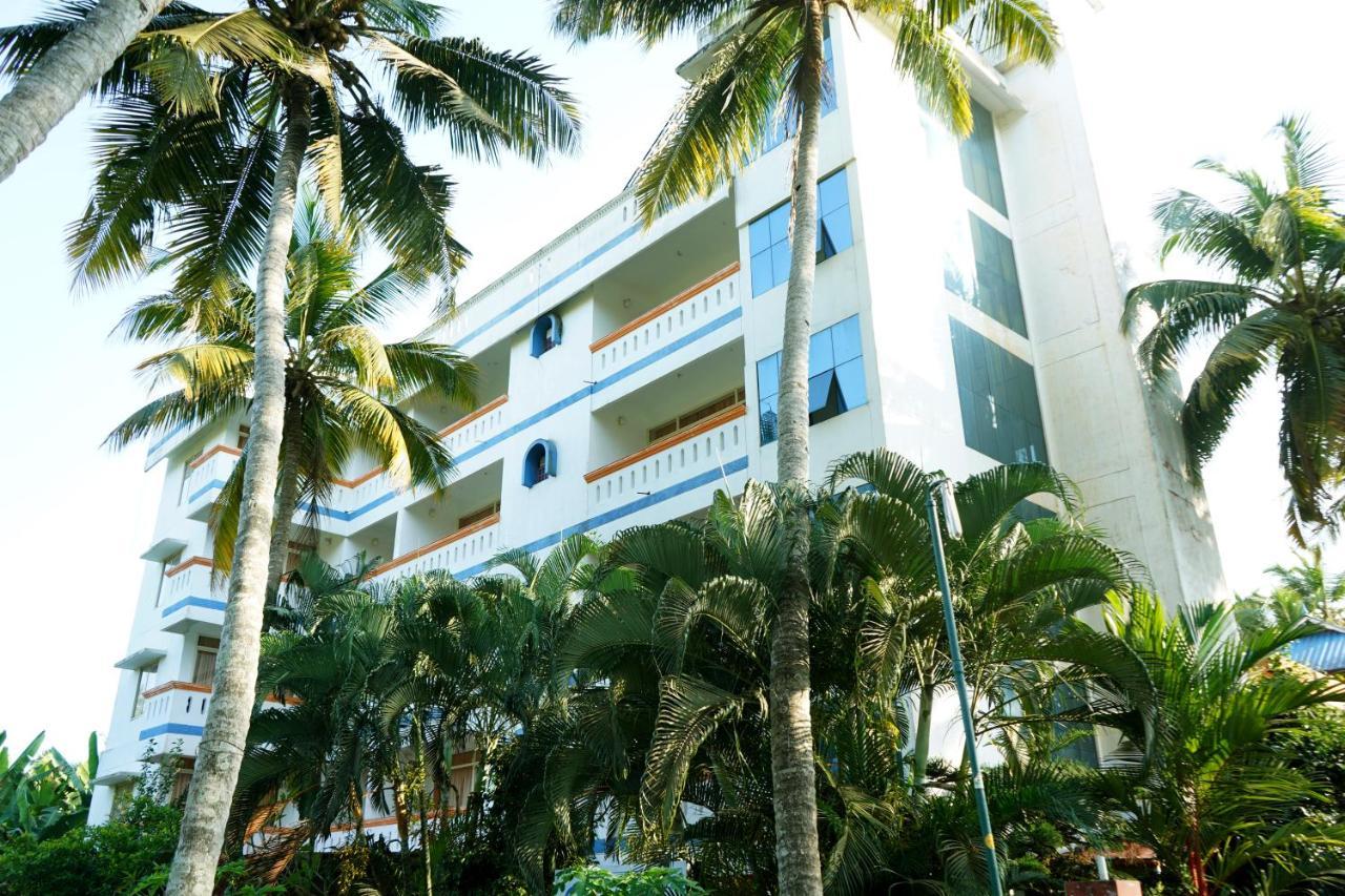 Ocean Bay Ayurvedic Beach Resort Kovalam Exterior photo